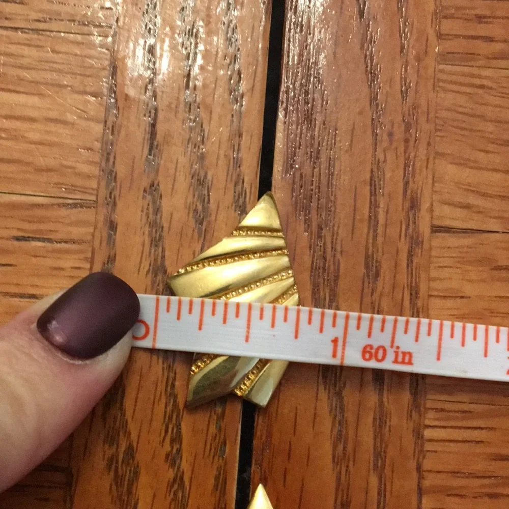 🎁GIFT🎁 Vintage MONET gold fan earrings - Picture 10 of 11